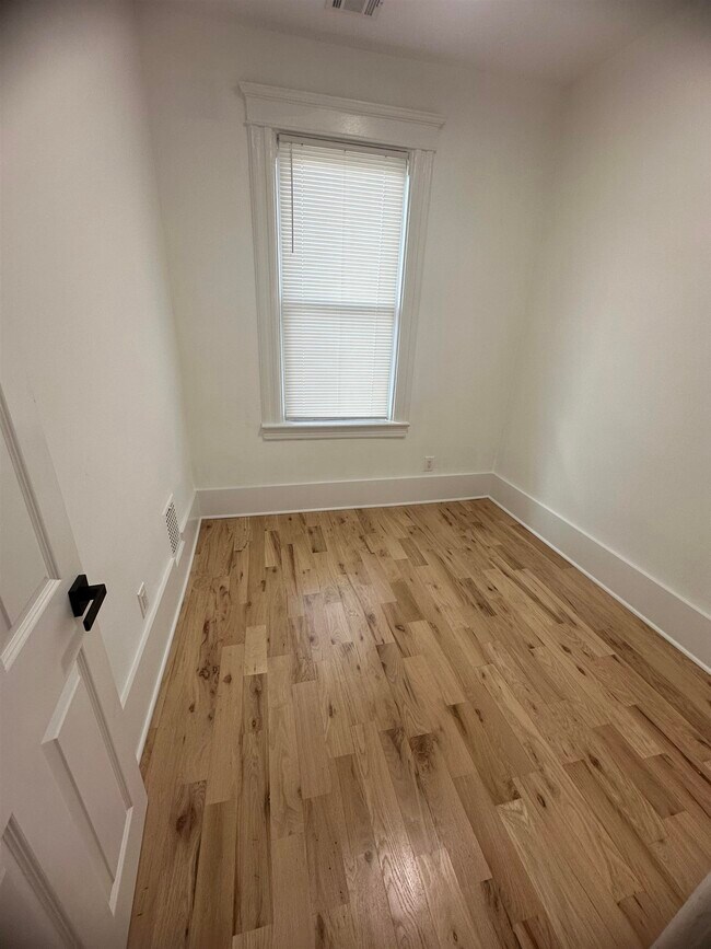 Building Photo - 38 Gates Ave