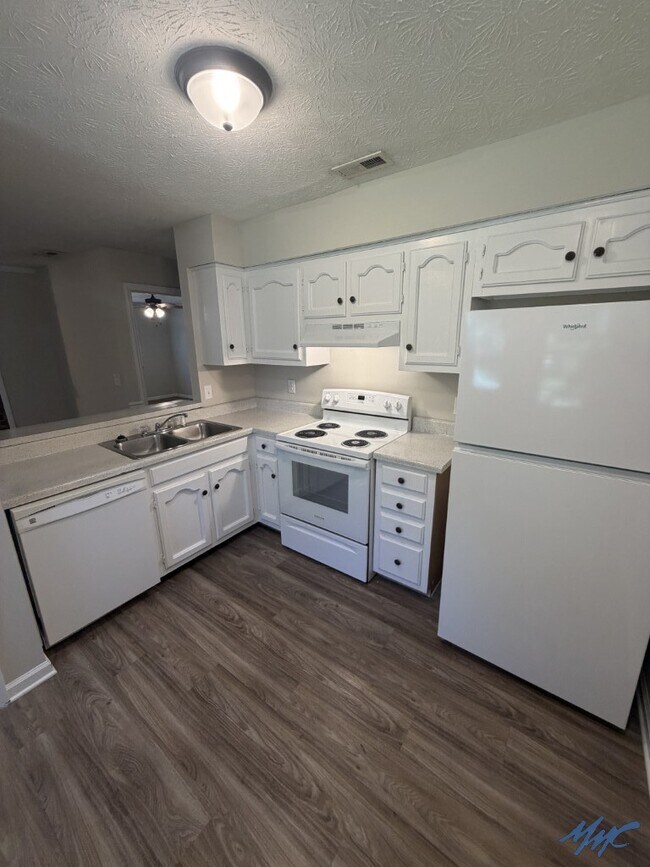 Building Photo - 1248 Hamilton Dr