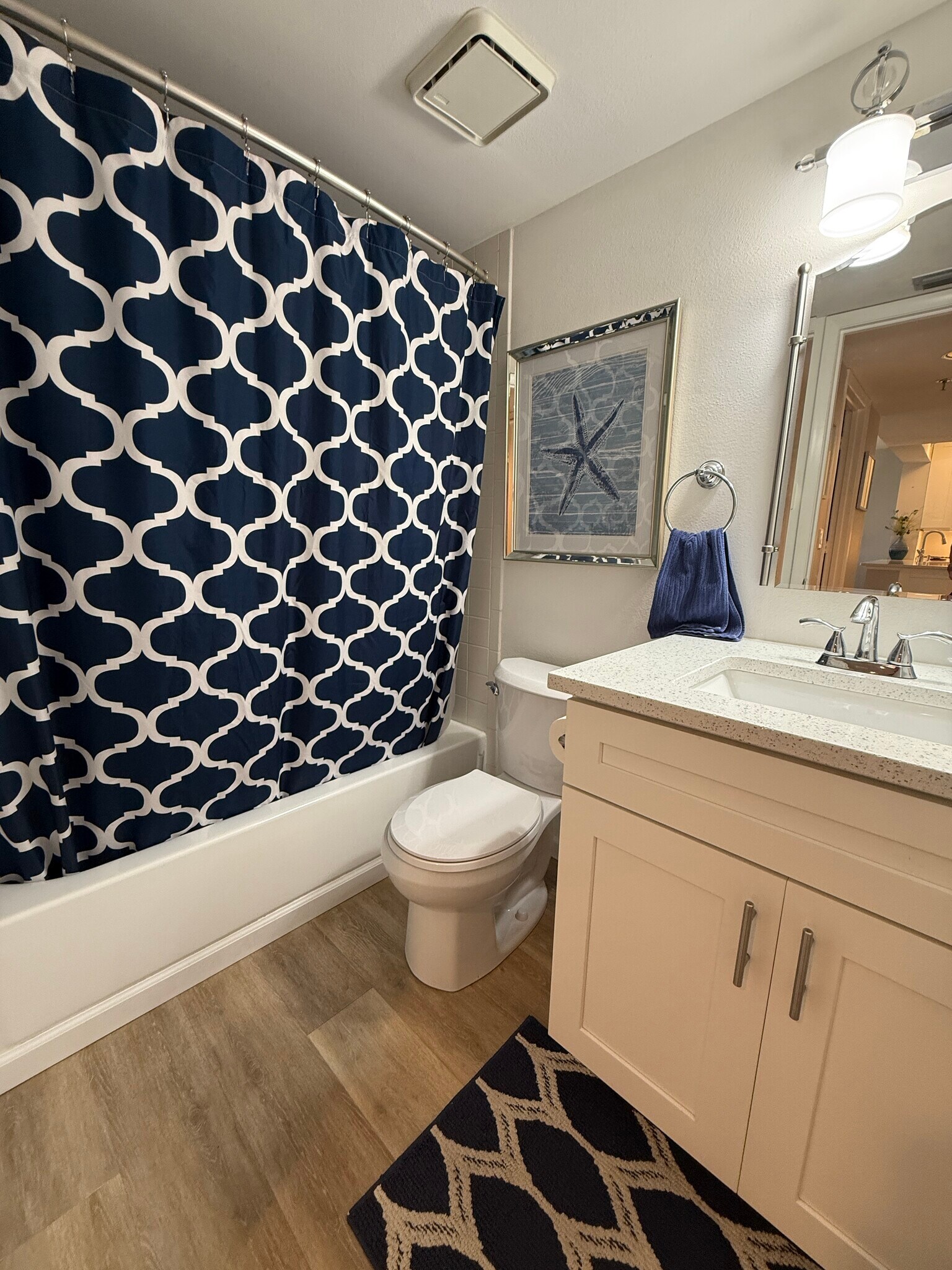 Guest Bathroom - 4530 Pinebrook Cir