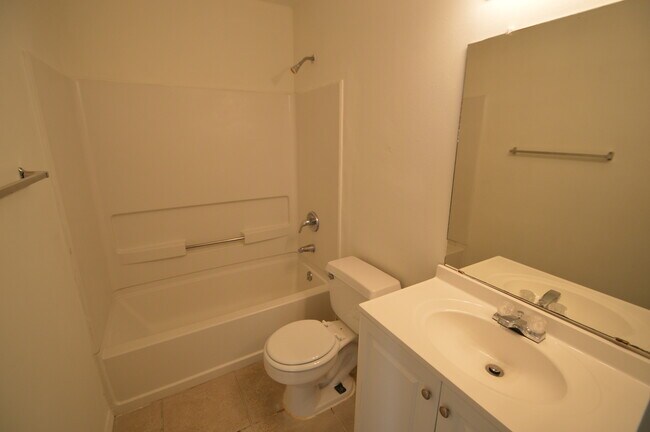 Building Photo - 2 Bedroom 2 Bath in Winter Park AVAILABLE AUGUST 17th!