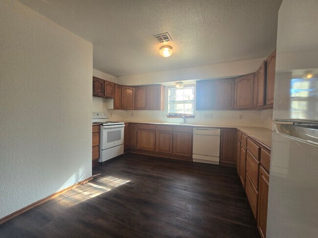 Building Photo - 3 Bed 2 Bath at Shawnee