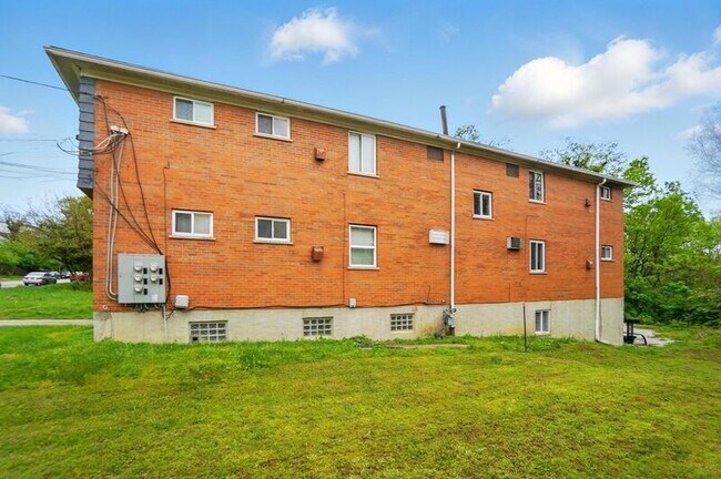 Building Photo - 39 Wuest St