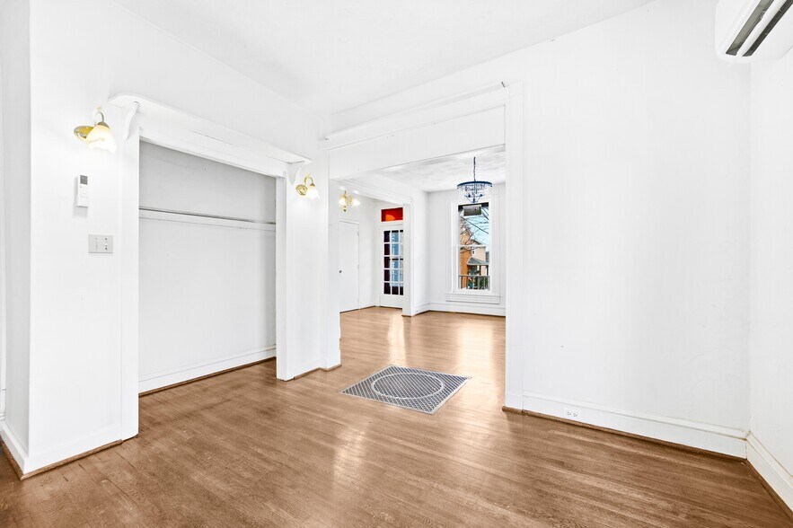 Building Photo - 3110 Main St