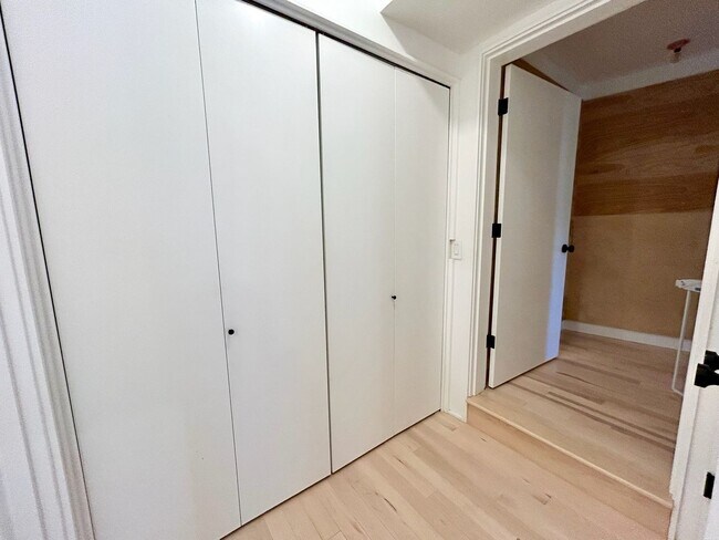 Building Photo - PRAGER DUPLEX