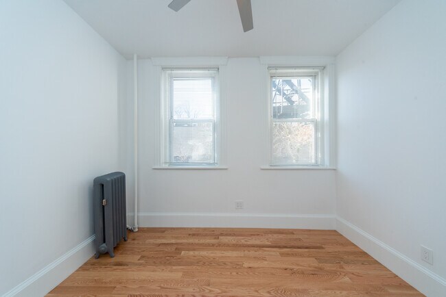 Building Photo - 151 Park Dr