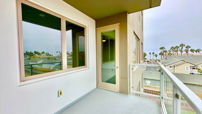 Building Photo - Live the Coastal Life- 2BR/2BA Condo Just ...