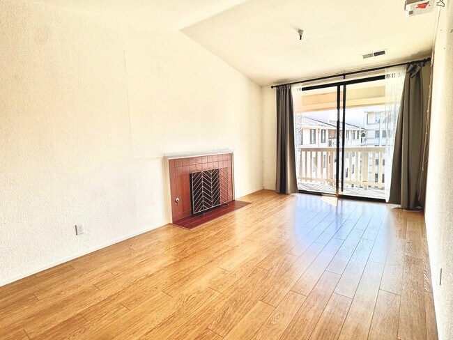 Building Photo - 1400 Carpentier St