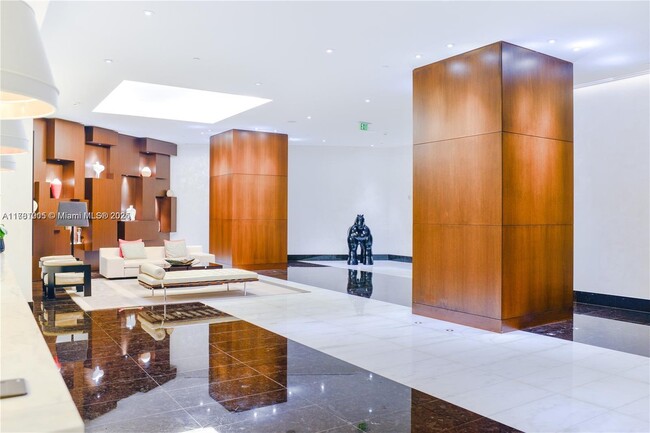 Building Photo - 200 Biscayne Blvd Way
