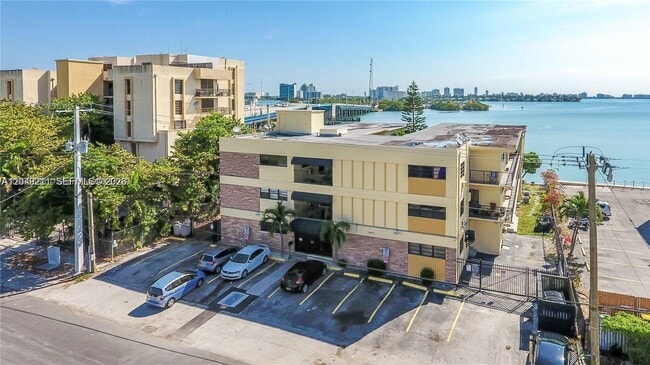 Building Photo - 7845 NE Bayshore Ct