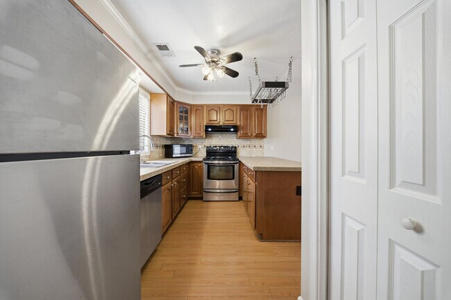 Building Photo - 824 W Ocean View Ave