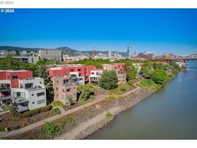 Building Photo - Modern Waterfront Living at The McCormick Pier! Call TODAY to schedule a tour! 503-664-4101