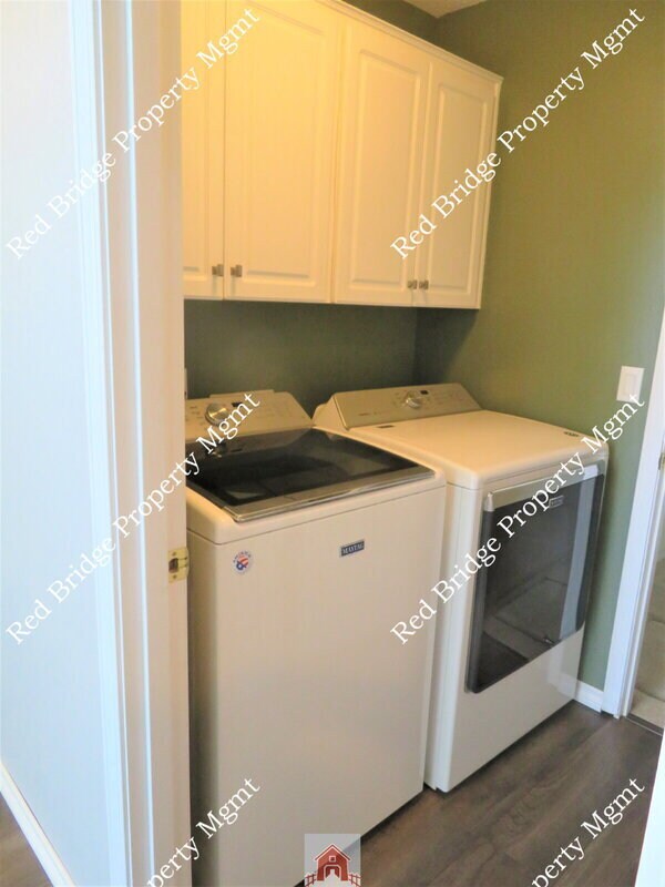 Building Photo - 18385 SW Swanstrom Dr