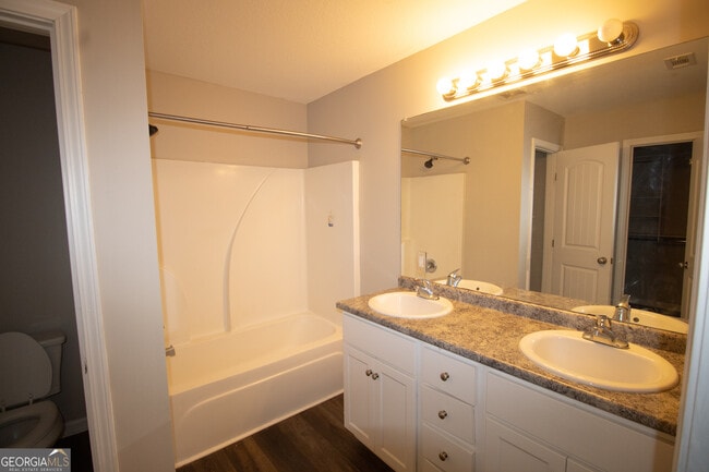 Building Photo - 304 S Bridgeport Dr