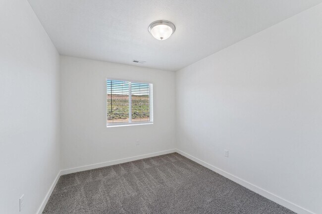 Building Photo - 14888 S Sliding Rock Way