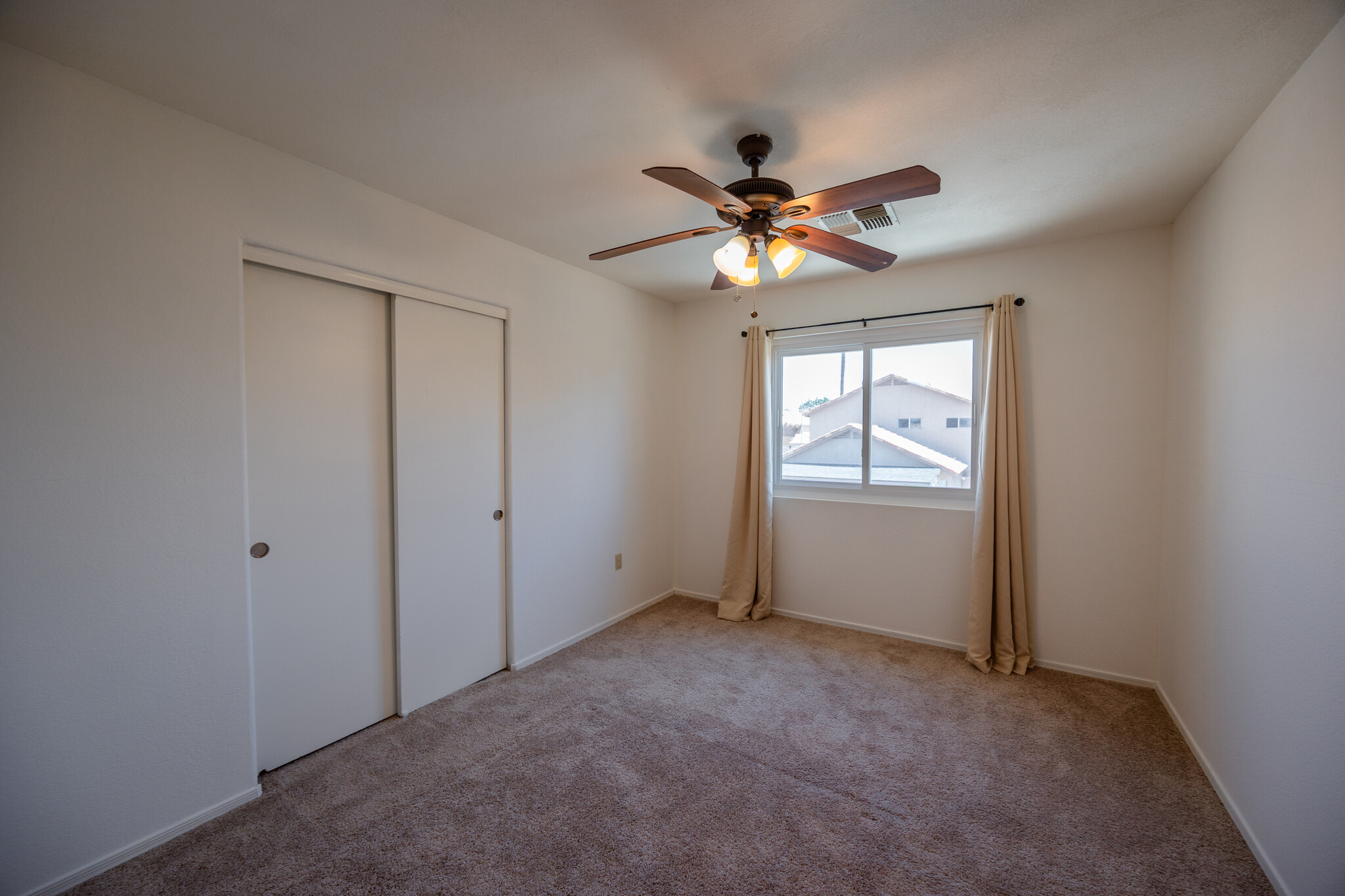 Building Photo - 1421 W Camino Ct