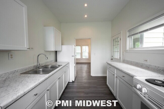 Building Photo - "Charming 3-Bedroom Home with Spacious Layout in Indianapolis!"