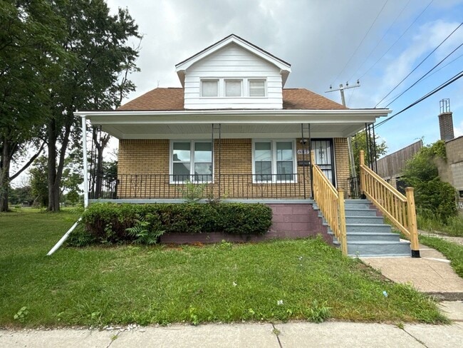 Primary Photo - Fully Renovated 3-Bedroom Home – Move-In R...