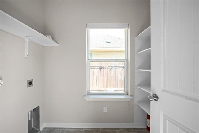 Building Photo - 215 Friendship Oak Dr