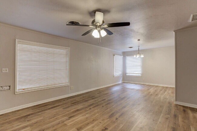 Building Photo - MOVE IN SPECIAL: FIRST FULL MONTH FREE