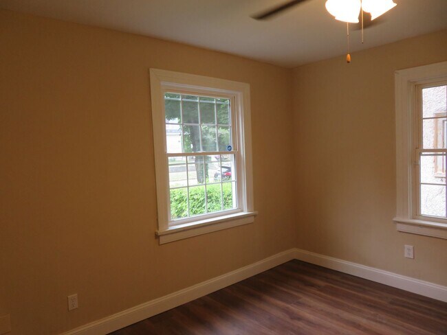 Building Photo - Newly renovated and updated home in Historic Petersburg.