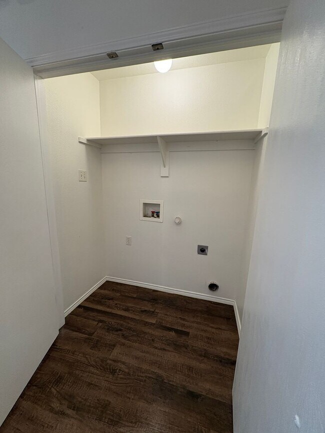 Building Photo - 641 Woodard Ave