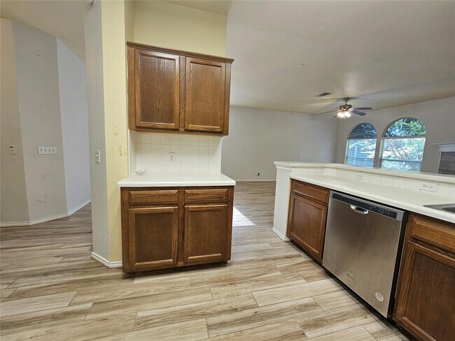 Building Photo - 8506 Hillrock Dr