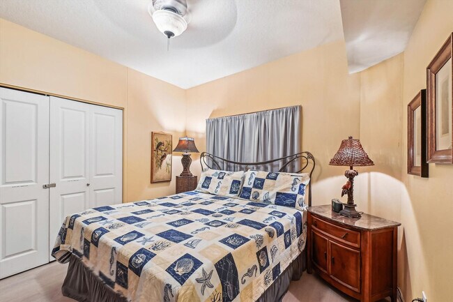 Building Photo - 9900 S Thomas Dr