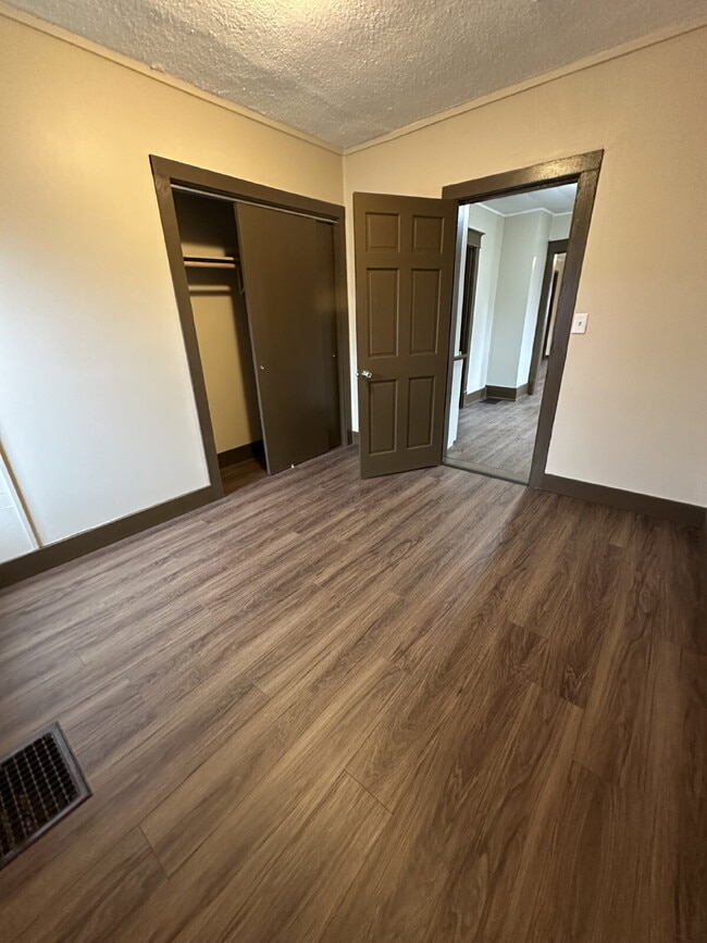 Building Photo - 108 W Holmes St