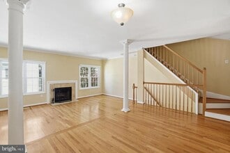 Building Photo - 2391 Hunters Square Ct