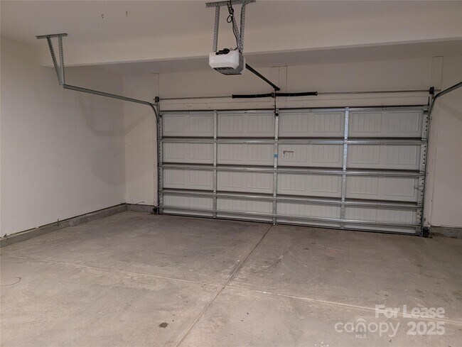 Building Photo - 5906 Fenway Dr