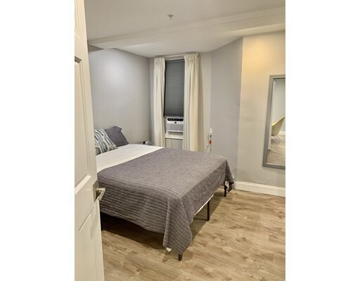 Building Photo - 726 Metropolitan Ave