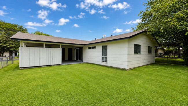 Building Photo - Move-In Ready 3 Bedroom Home with Large Yard & Covered Patio in North East San Antonio!!!