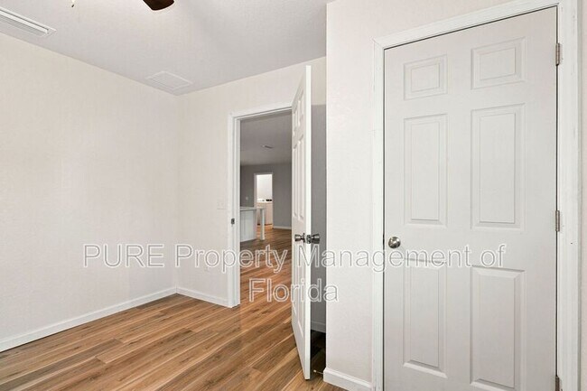 Building Photo - 11330 NE 66th Ln
