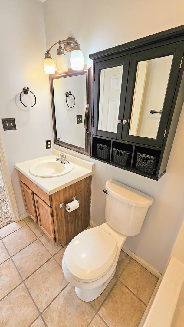 Building Photo - West Knoxville 37923 - 2 bedroom, 2 bath condo - Contact Ryan Fogarty (865) 333-4840