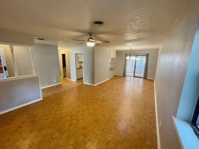 Building Photo - REMODELED HOME ON A QUIET STREET JUST ONE MILE WEST OF OU CAMPUS!
