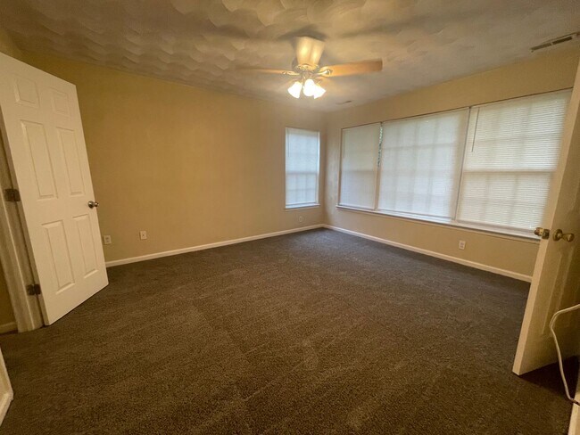 Building Photo - GORGEOUS SINGLE FAMILY 3BR/2.5BA PARK PLAC...