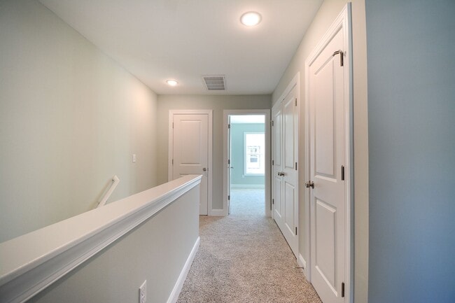 Building Photo - Gorgeous 2 Bedroom Townhome in Beachside Village
