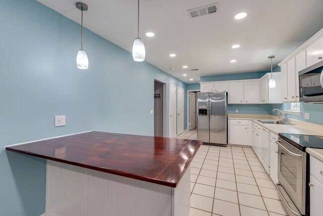 Building Photo - 949 Piercefield Dr