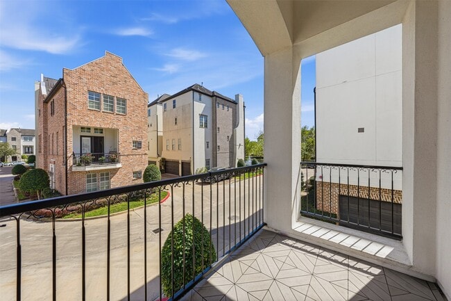 Building Photo - 2027 Fannin Station