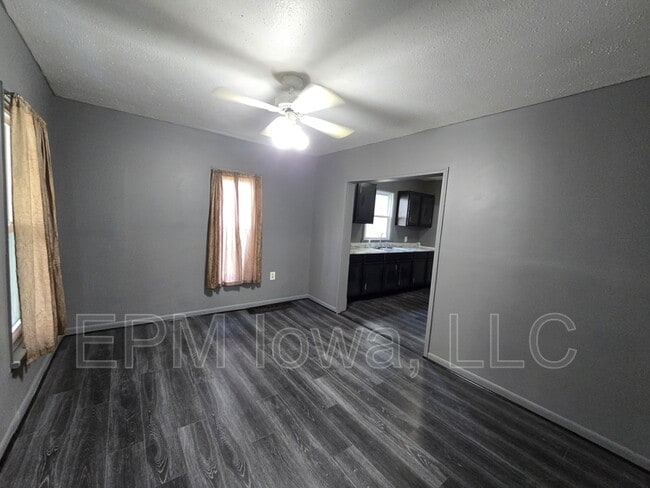 Building Photo - 709 Kern St