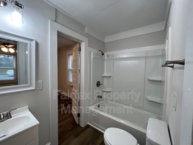 Building Photo - 215 Temple Ave