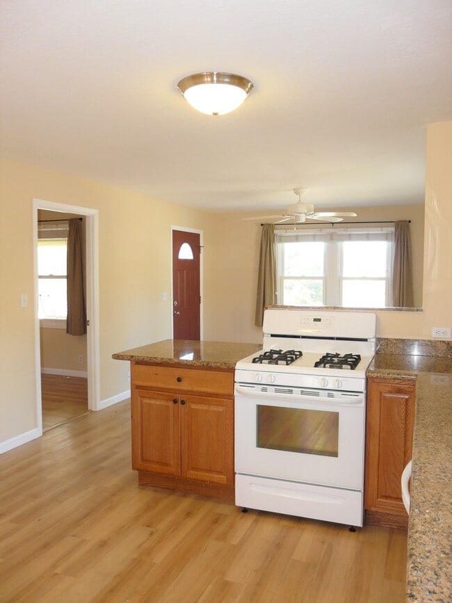 Building Photo - Updated 2 Bedrooms, 1 Bath Alta Heights Home Near Downtown Napa