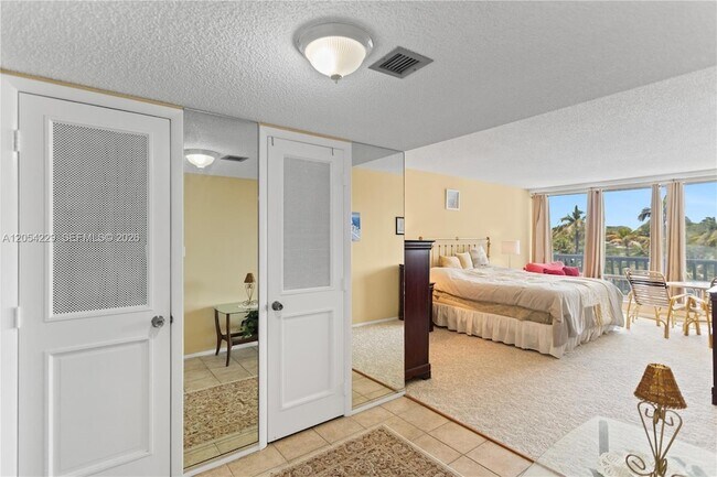 Building Photo - 4020 Galt Ocean Dr