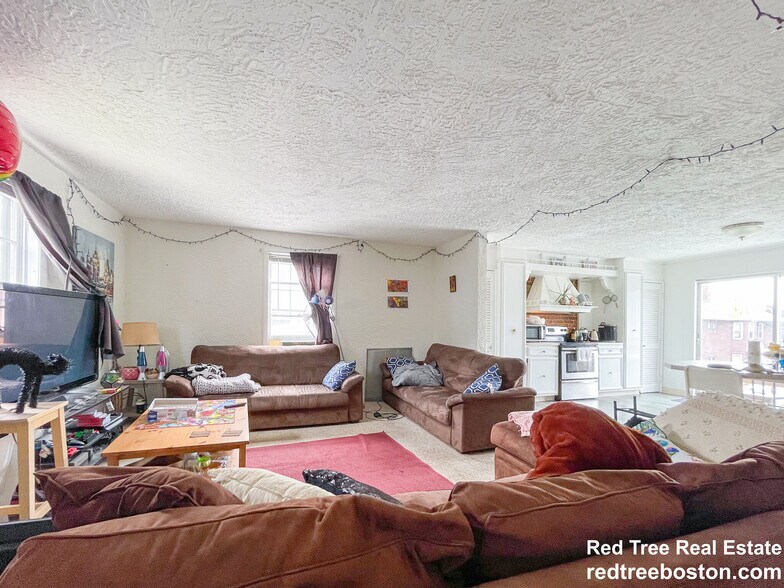 Primary Photo - 75 Magoun Ave