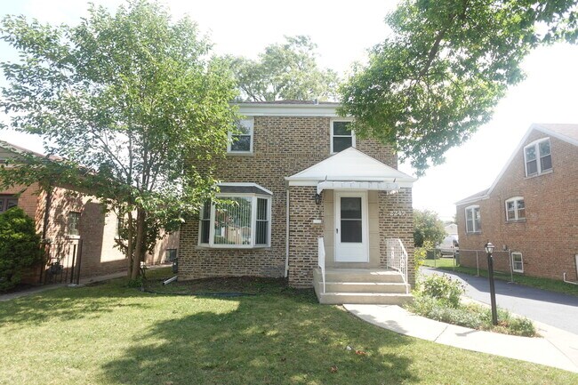 Building Photo - 2247 S 9th Ave