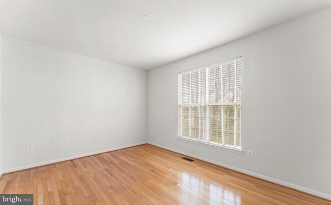 Building Photo - 575 Hunters Rd