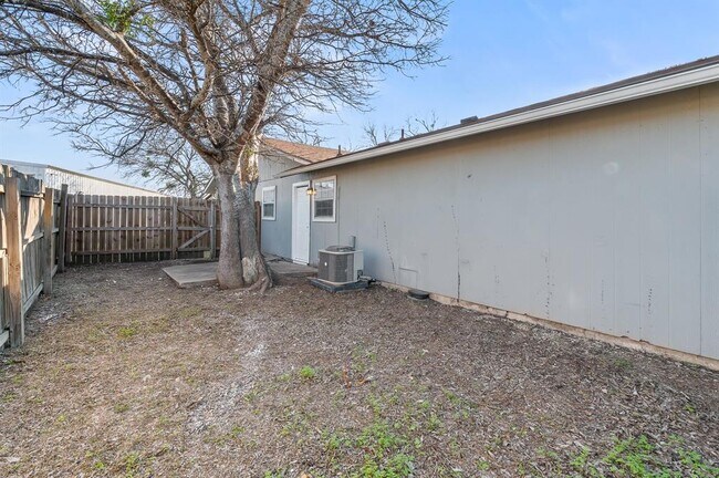 Building Photo - 410 Old Thorndale Rd