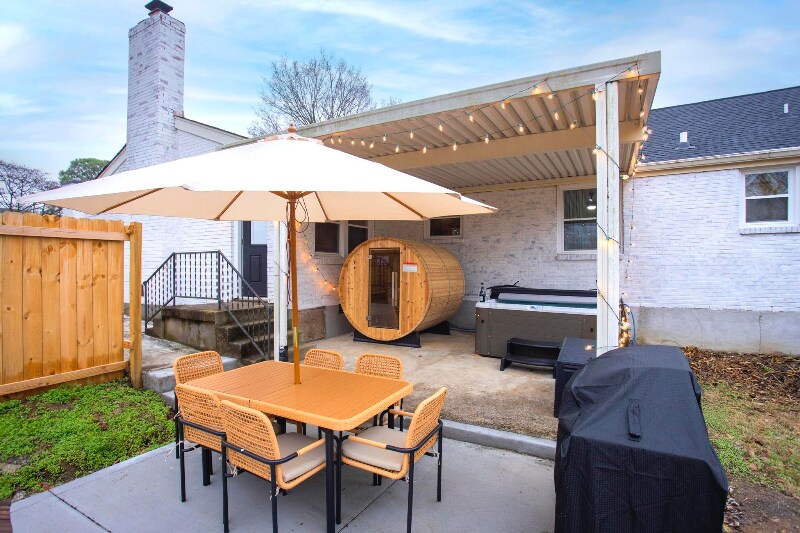 Building Photo - 2314 Deerwood Rd