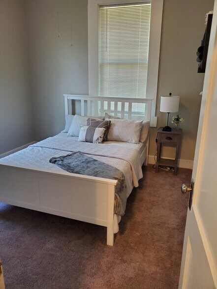 Bedroom 2 - 4265 Floyd Rd