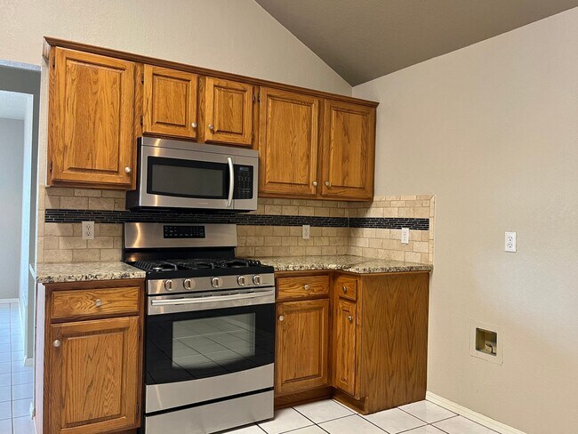 Building Photo - Spacious 3 bed 2 bath in Edmond!